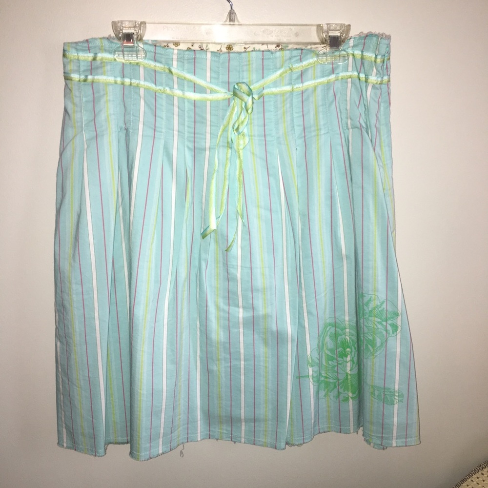 Knee-length skirt